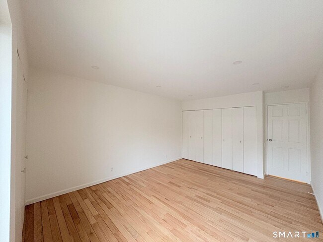 Building Photo - 9 Cook Close