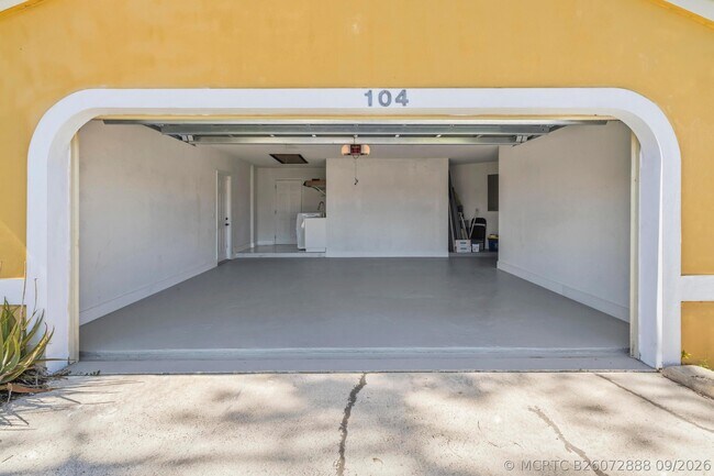 Building Photo - 104 Oxford Ct