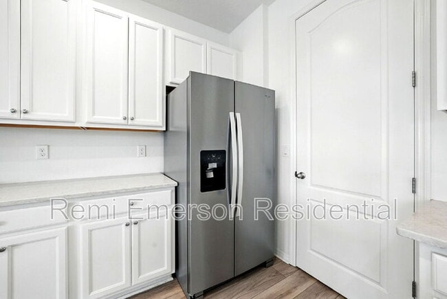 Building Photo - 700 Benoi Dr