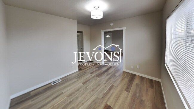 Building Photo - $500 Off First Month! 3BR Home w/ Washer & Dryer on Spacious 1-Acre Orchard Lot