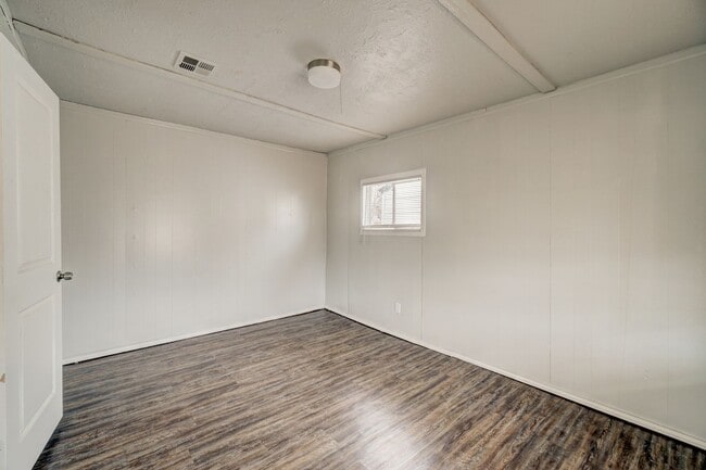 Building Photo - 3 Bed 1 Bath in Del City!