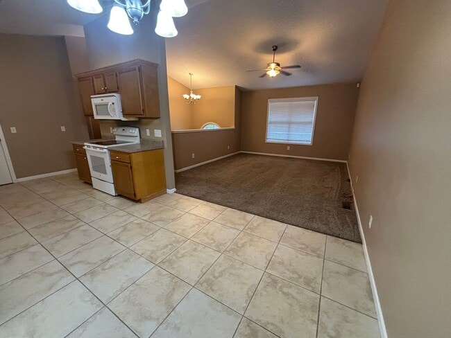 Building Photo - Beautiful 3 Bed • 3 Bath Split-Level Home — Lake Ozark, MO