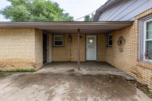 Building Photo - Large 3 bedroom in Tech Terrace