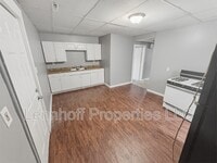 Building Photo - 142 Jewett St