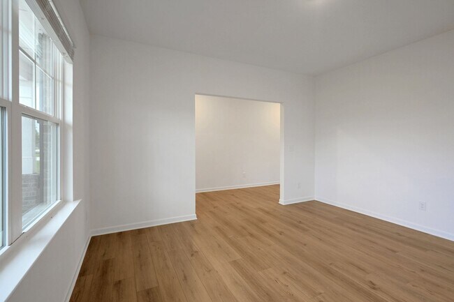 Building Photo - Stunning 4BR House in Hampton