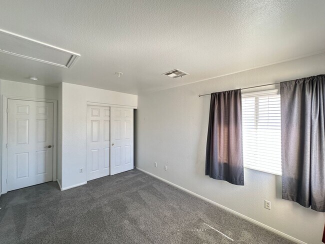Building Photo - Santa Barbara At Summerlin
