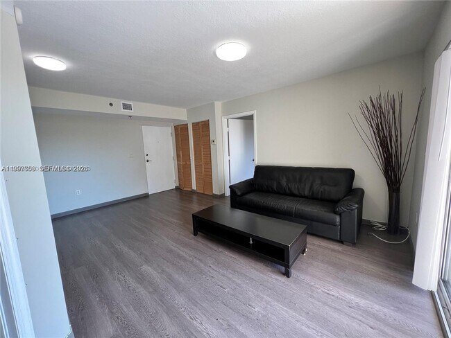 Building Photo - 637 SW 3rd St