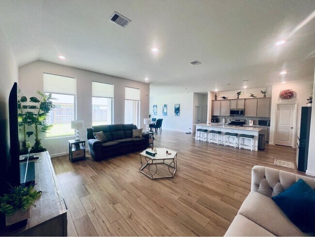 Building Photo - 2807 Gran Castillo Dr