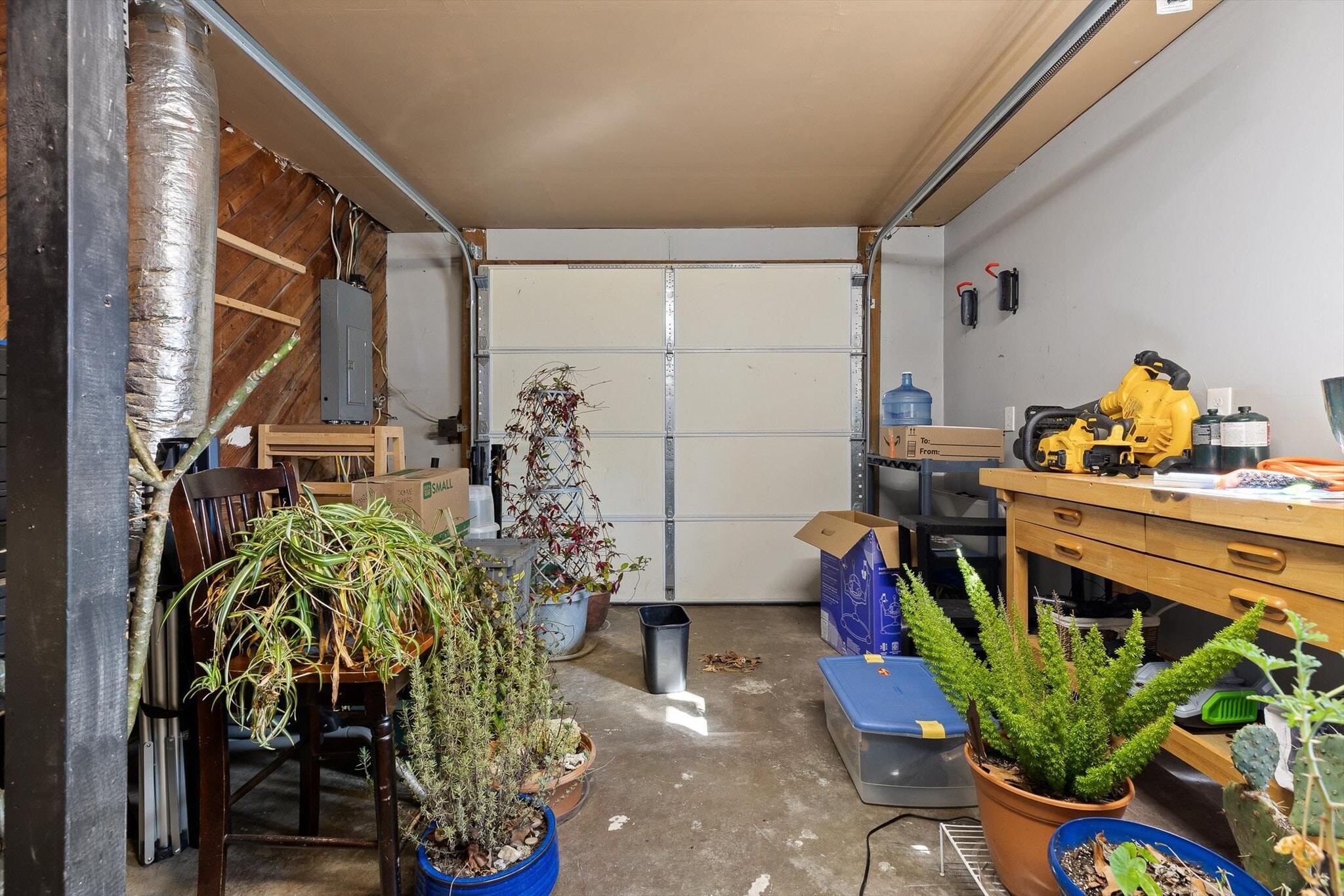 Building Photo - 844 Linden Hall Rd