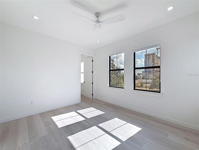 Building Photo - 1302 E Kay St