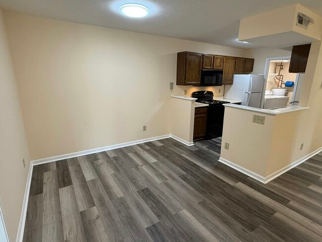 Building Photo - 10136 Carnation Ct