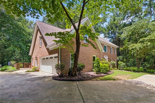 Building Photo - 210 Willow Lk Cv