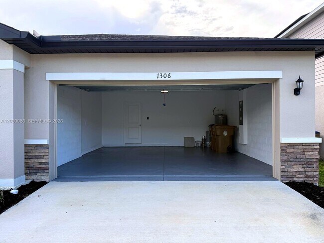 Building Photo - 1306 Axel Graeson Ave