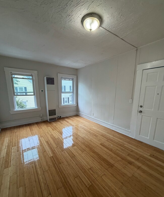 Building Photo - 439-441 Rivet St