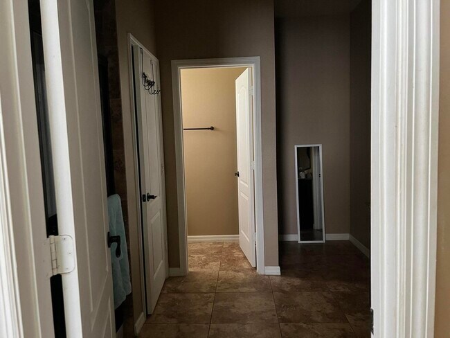 Building Photo - 139 Port Royal Ct