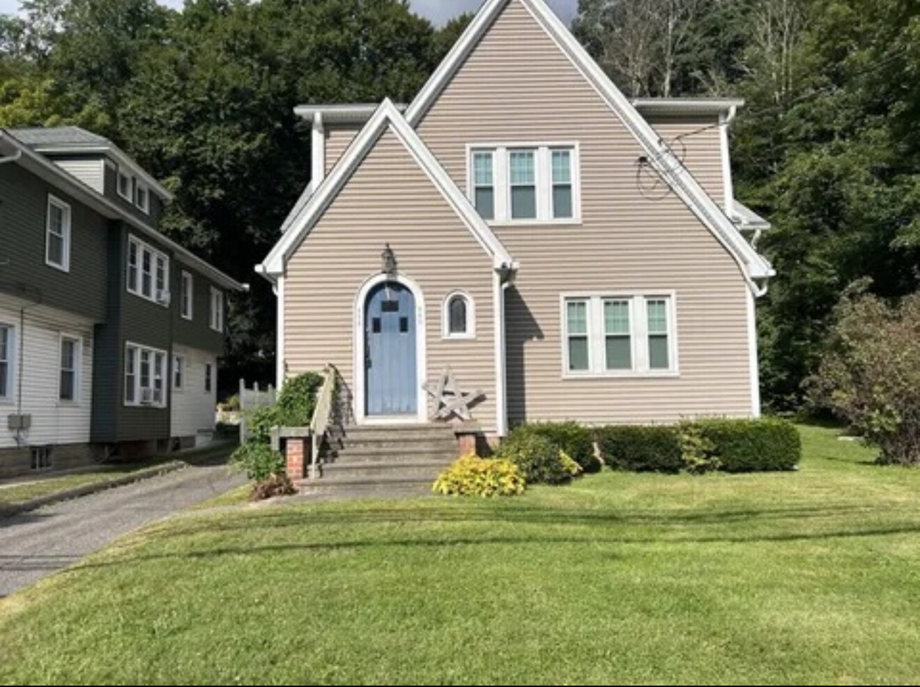 Building Photo - 860 Migeon Ave