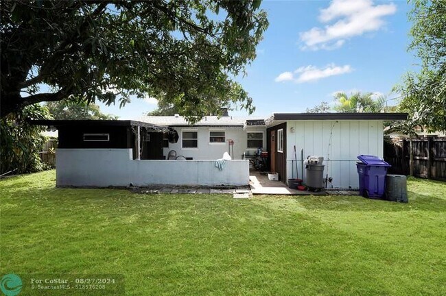 Building Photo - 6851 SW 22nd Ct
