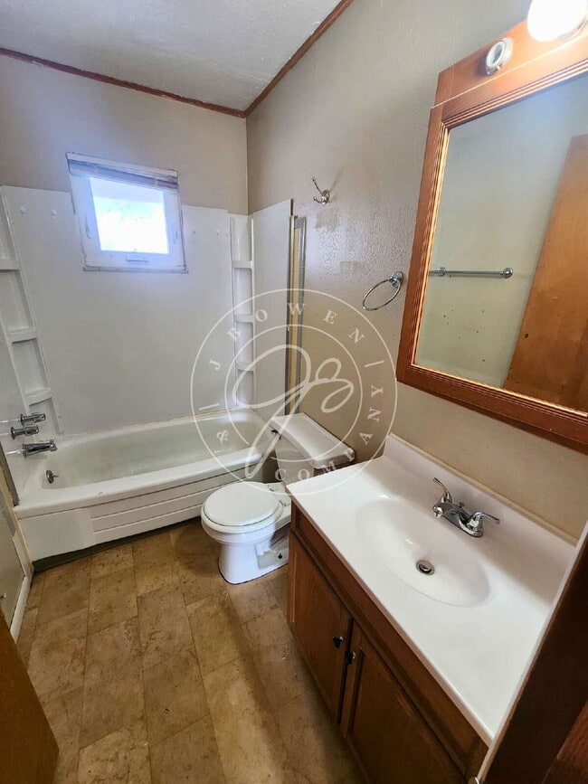 Building Photo - Already passed Section 8 Inspection! Spacious 2 bed 1 bath- 2 story home