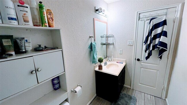 Building Photo - 2911 Ribbon Creek Way