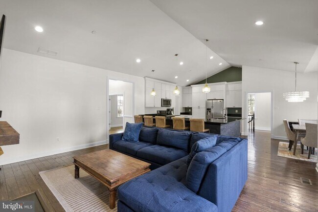 Building Photo - 17601 Crystal Spring Terrace