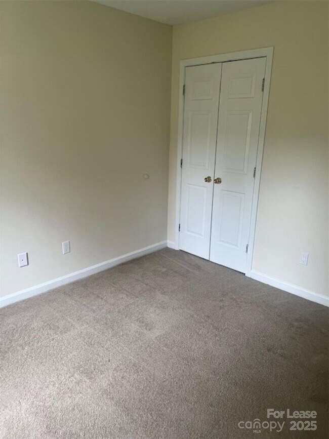 Building Photo - 437 Cedarcroft Dr