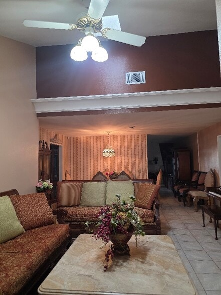 Building Photo - 3154 Luxurious Highland Home