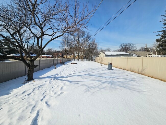 Building Photo - 902 Jeannette St