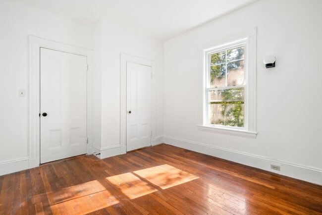 Building Photo - 168 Elliot St