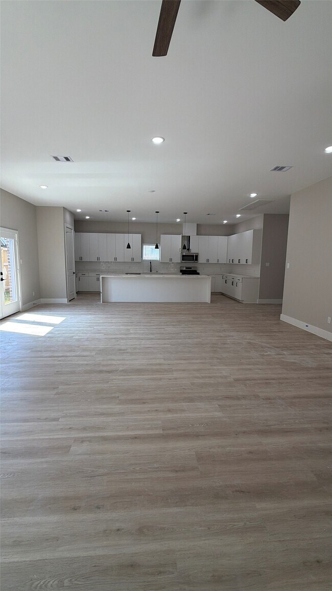 Building Photo - 2615 Piemonte Ave