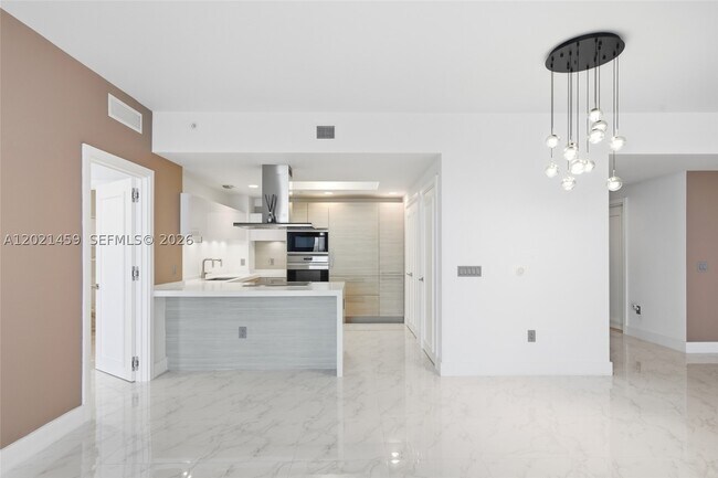 Building Photo - 17301 Biscayne Blvd
