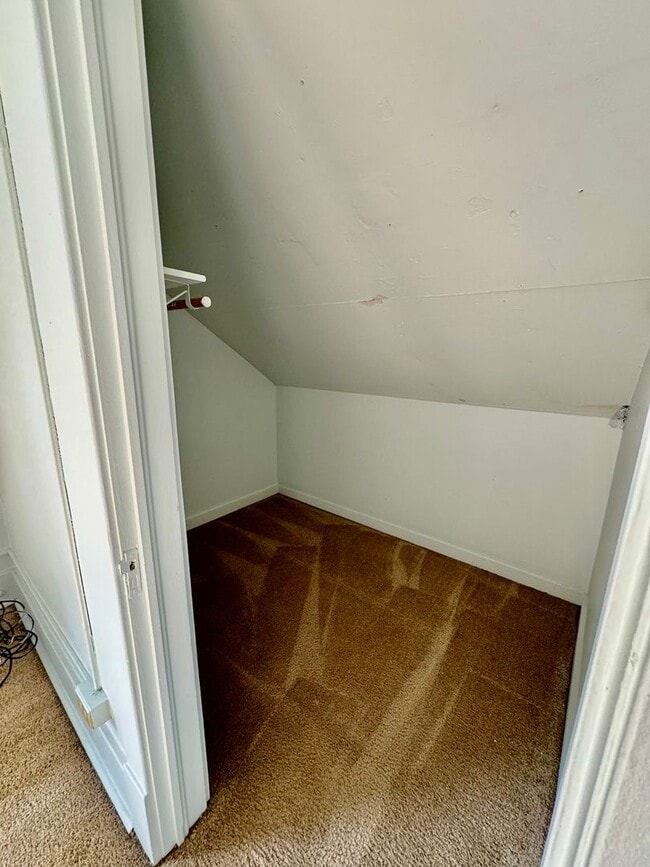 Building Photo - 4 Bedroom House Across from EMU! Available Fall 2026