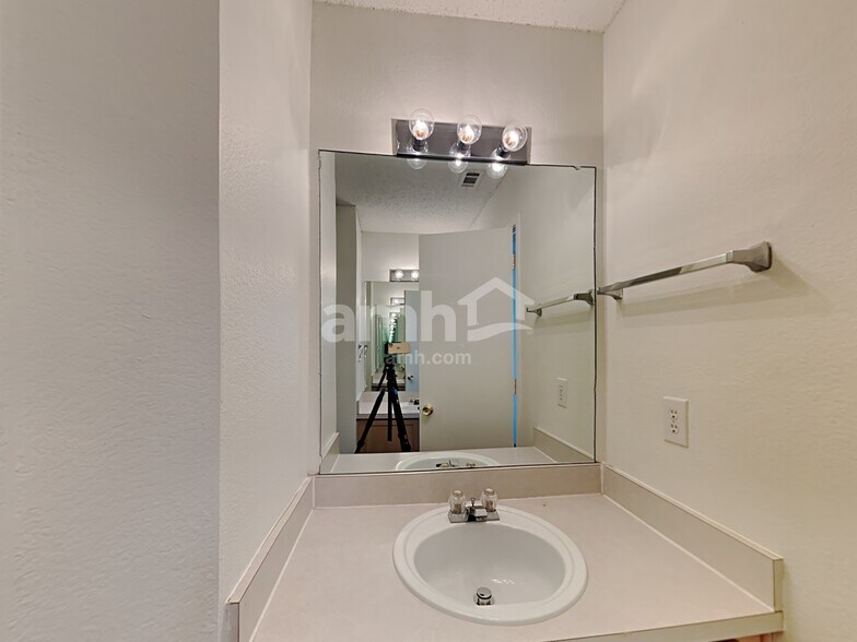 Building Photo - 2328 Tisbury Way