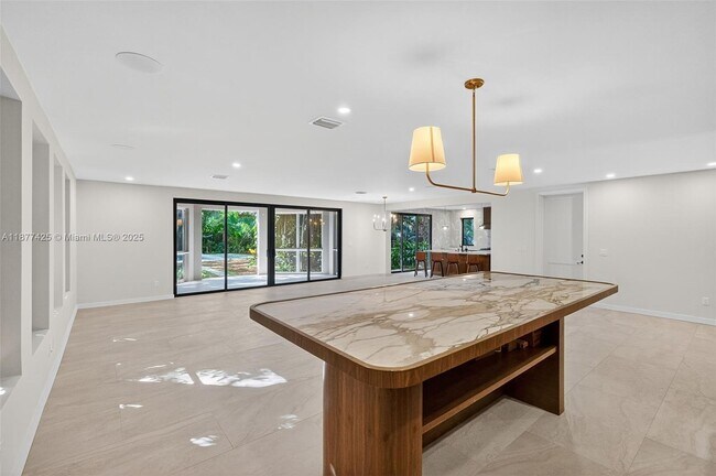 Building Photo - 2330 Overbrook St