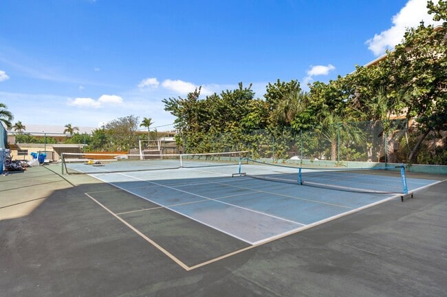 Building Photo - 1009 N Ocean Blvd