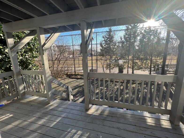 Building Photo - 10 Cady Ave