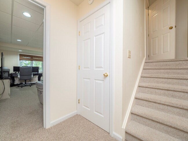 Building Photo - 12 Boulevard Dr