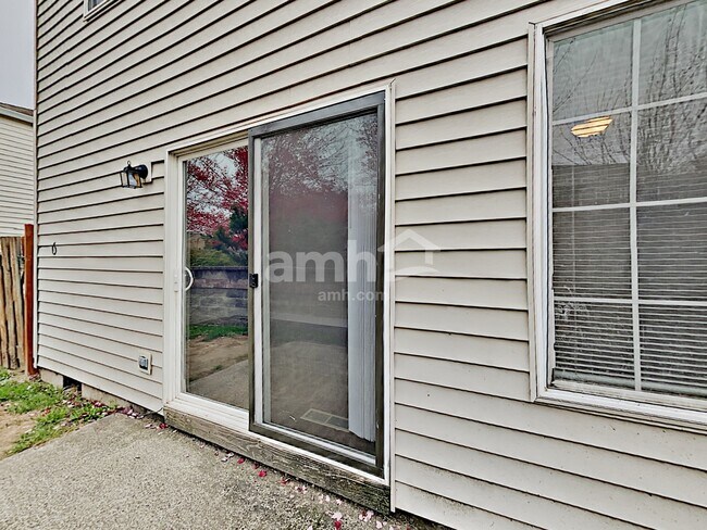 Building Photo - 16989 SW Cashew Way