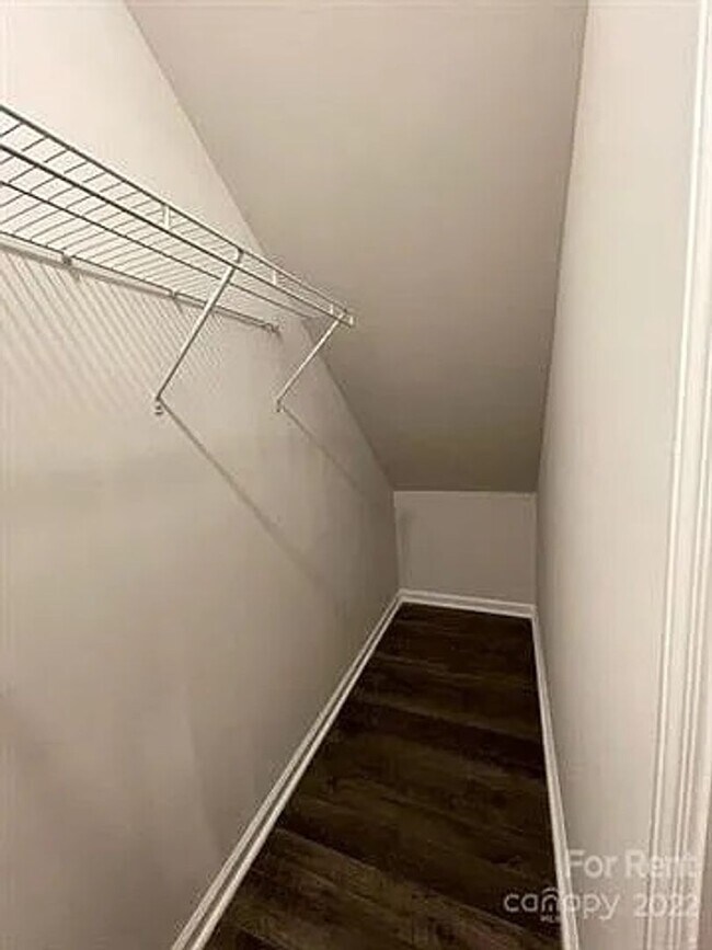Building Photo - 3 BR/2BA | 1-Car Garage | End-Unit