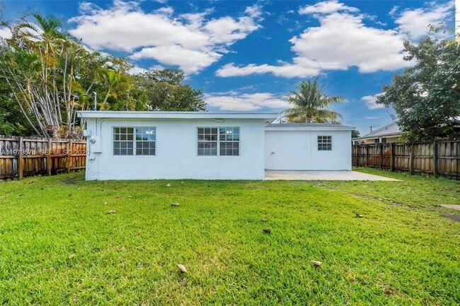 Building Photo - 1130 N 70th Ave