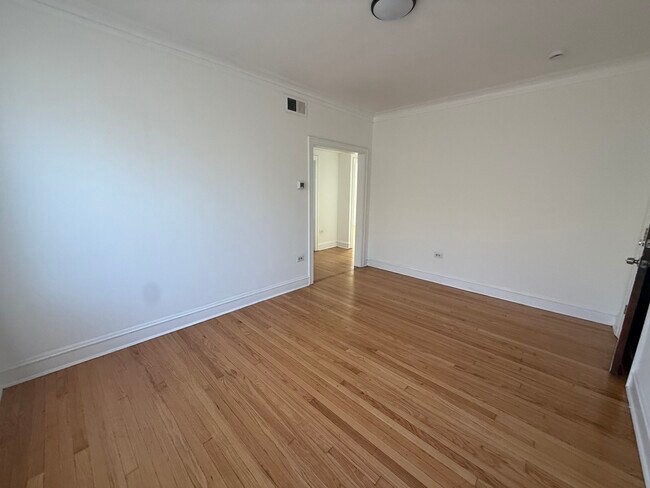 Building Photo - 5333 W Fullerton Ave