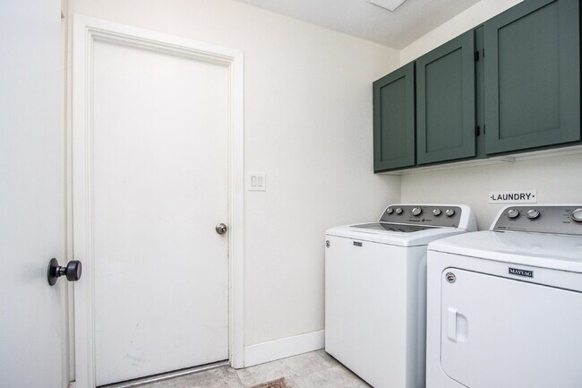 Building Photo - Ideal 3BR home!