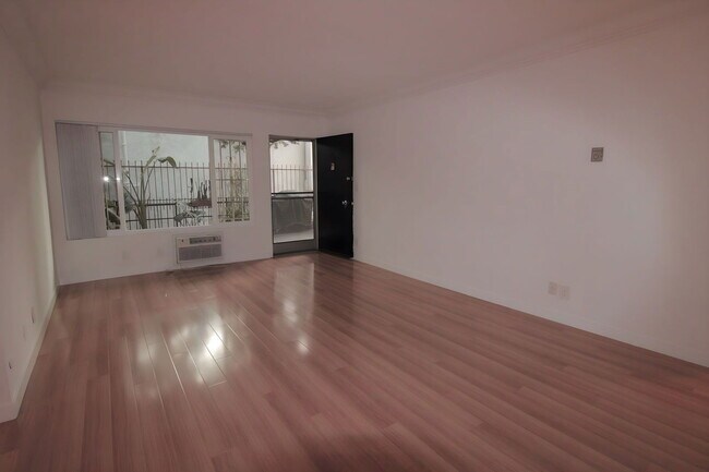 Building Photo - 1432 N Fairfax Ave