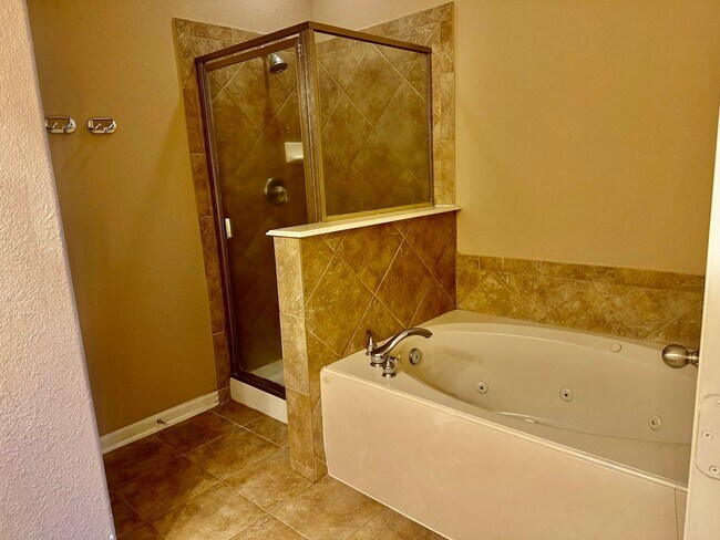 Building Photo - 1122 Glenwood Canyon Ln