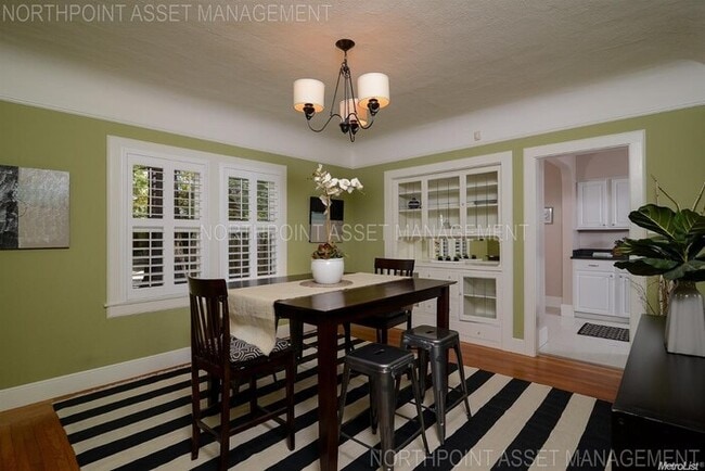 Building Photo - Charming East Sacramento Bungalow – Prime ...