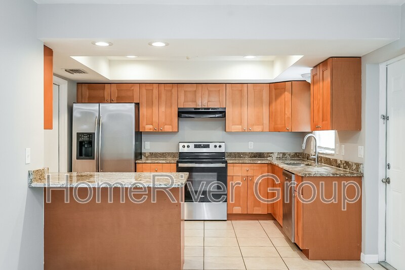 Building Photo - 2046 Little Neck Rd