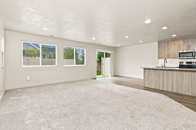 Building Photo - 6511 S Liberty Way