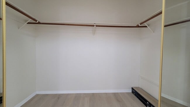 Building Photo - Gorgeous Fully Remodeled Condo