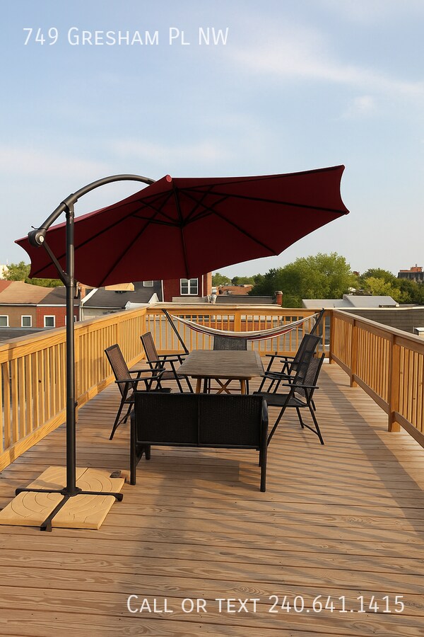 Building Photo - 749 Gresham Pl NW