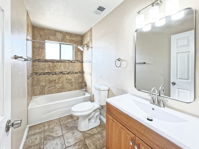 Building Photo - Summer Siesta by the Pool!