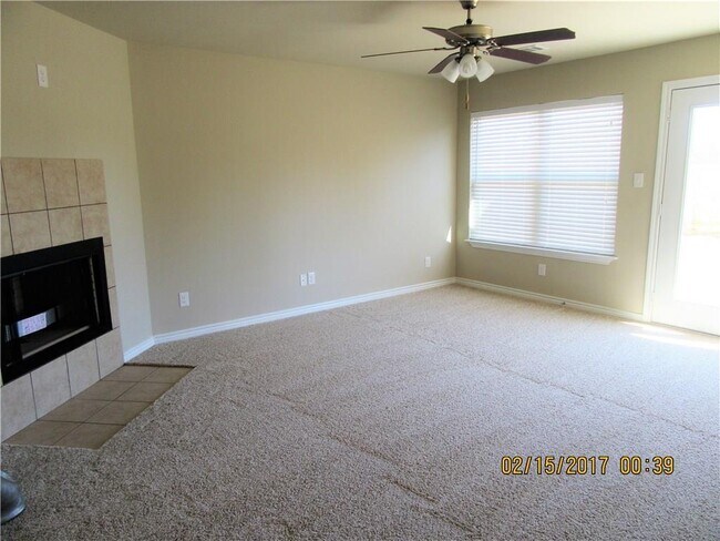 Building Photo - 1725 Fairway Dr
